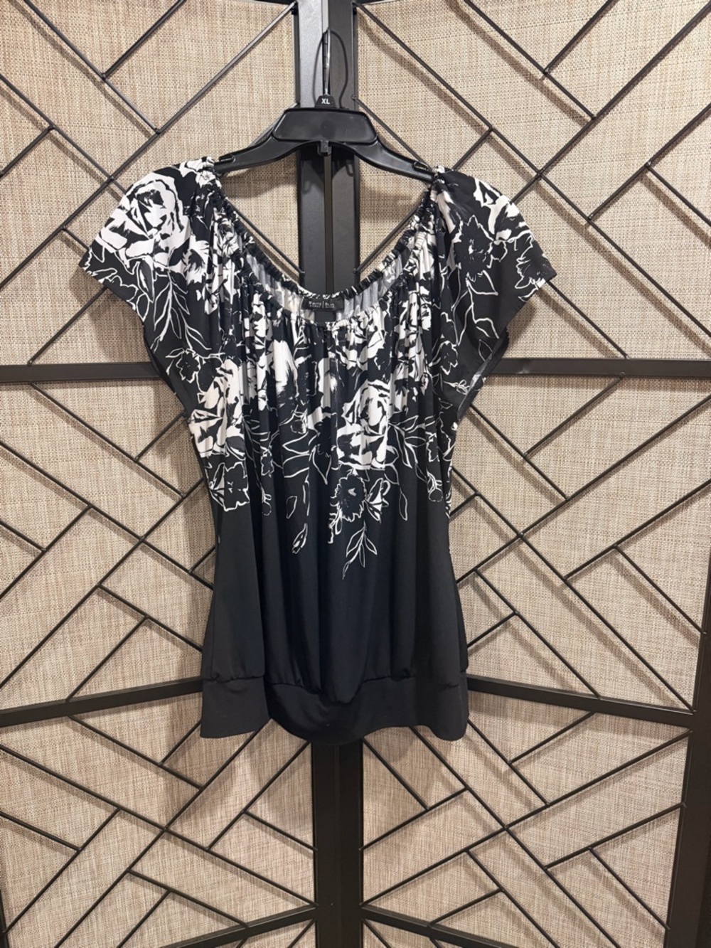 WHBM - Black & White Floral Elastic-Neck Blouse Short Sleeve Stretchy - L